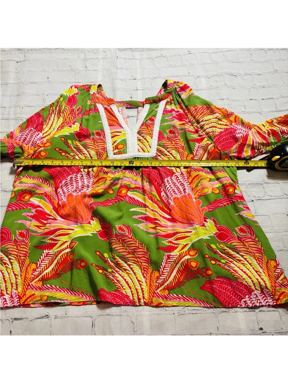 Crown & Ivy Women's Tropical Crochet Trim Tunic Top Green Pink Size XL Vacation - Picture 6 of 9